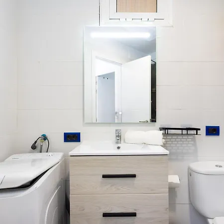 Live Serviola With Balcony كانديلاريا