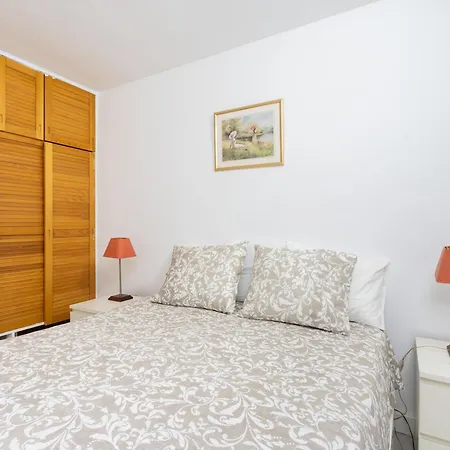 Live Serviola With Balcony Apartman